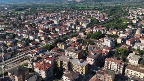 Venafro, vista aerea della cittadina del Molise in provincia di Isernia, centro Italia.
Il centro storico e il Castello di Venafro.