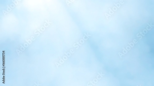 柔らかな光が差し込む水色の空と雲の背景