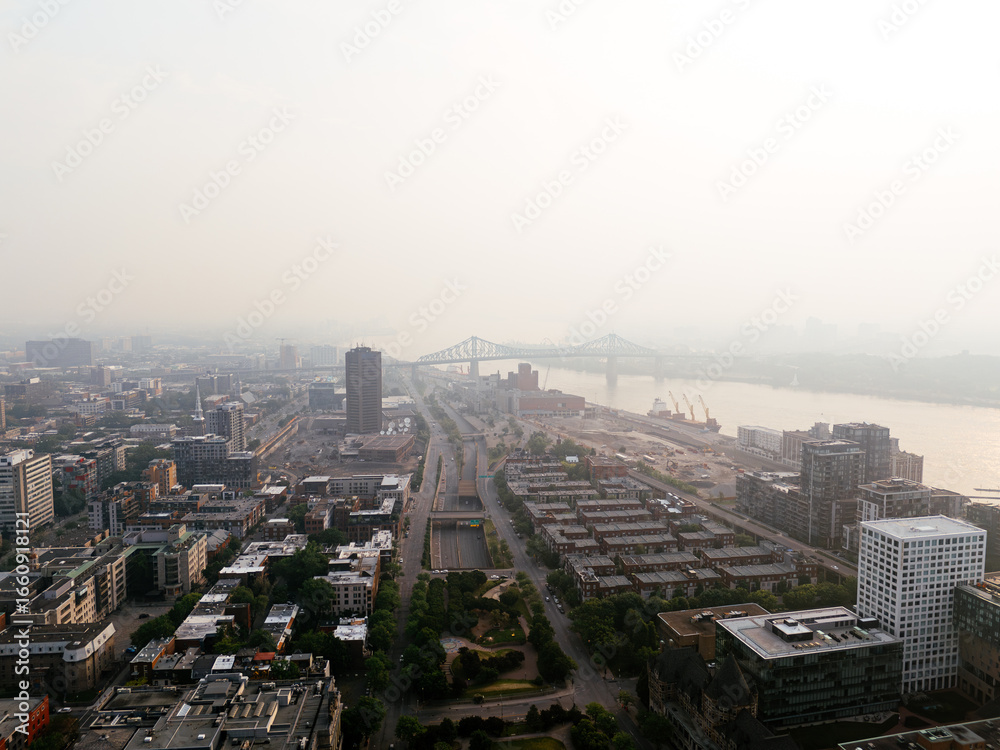 Fototapeta premium Heavy smog in Montreal downtown because of wildfire and industrial pollution, Quebec, Canada