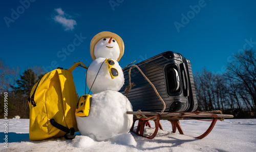 Cuadro en lienzo Snowman with luggage ready for holiday trip