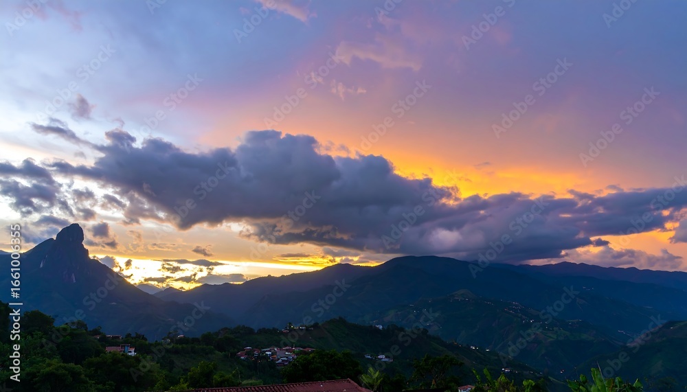 Obraz premium Mountain range sunset panorama