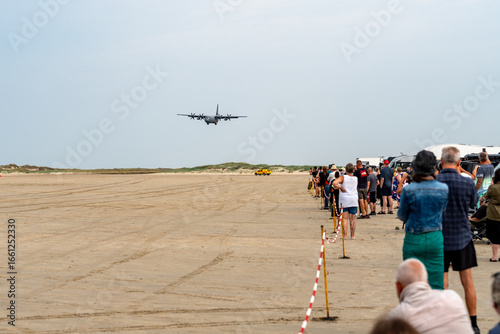 RÖMÖ Lakolk Strand NATO Luftlandeübung mit Flugzeug