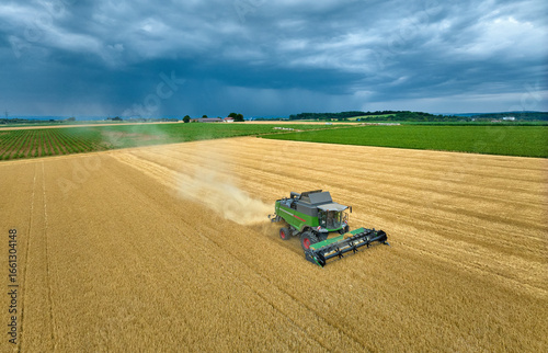 combine harvester harvestin...