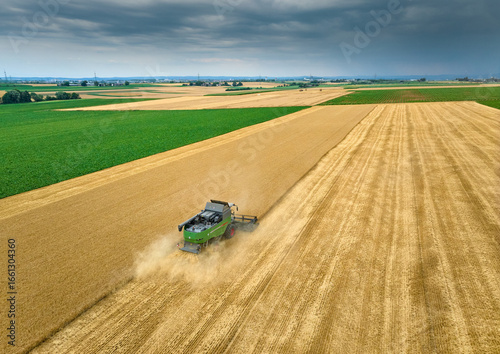 combine harvester harvestin...