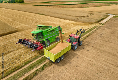 combine harvester harvestin...