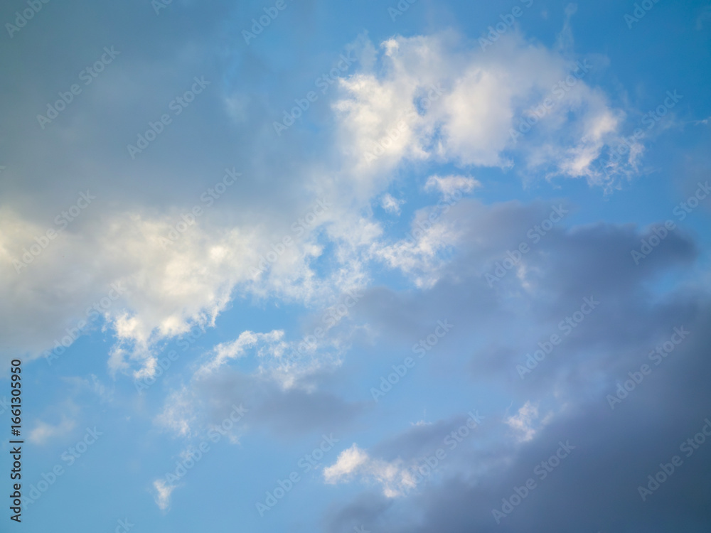 Fototapeta premium A beautiful sky with different cloud formations.