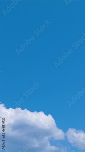 流れる雲と青空のタイムラプス　夏　8月