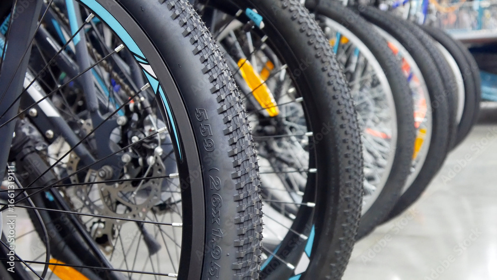 Obraz premium Close-up of many bicycles standing in a row in a sporting goods store