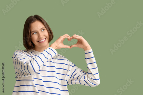 Pretty young woman making h...
