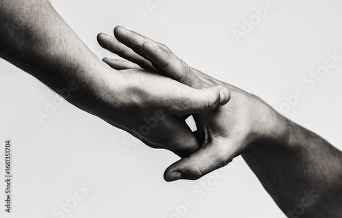 Foto Man gives his hand to a woman