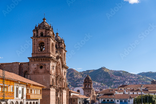 Foto Die koloniale Kirche der Gesellschaft Jesu auf der Plaza de Armas in Cusco, Peru