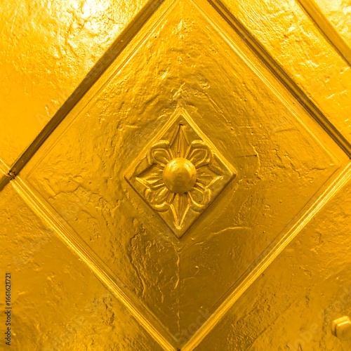 Golden, intricate diamond-patterned surface