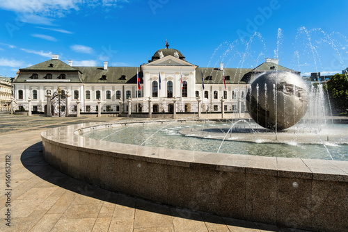 Photography Friedensfontäne am Hodža-Platz am Palais Grassalkovich, Präsidentenpalais, Sitz