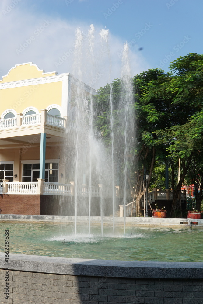 Fototapeta premium Fountain with water shooting up into the air