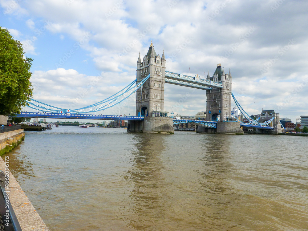 Fototapeta premium A cityscape view of the city of London with Tower Bridge over the river Thames.