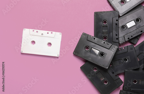 Fotografia White and black audio cassettes on pink background