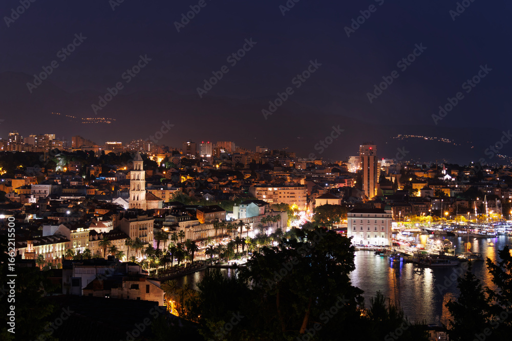 Obraz premium A night time view of Split in Croatia