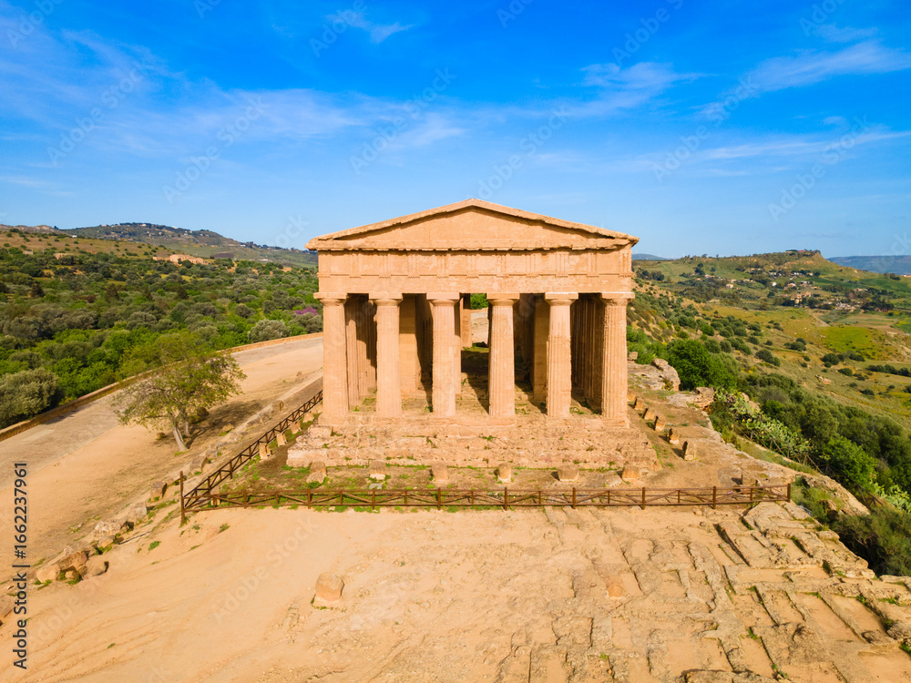Obraz premium Temple of Concordia aerial panoramic view, Agrigento