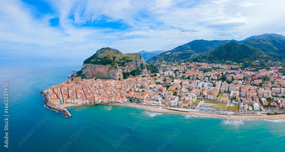 Naklejka premium Cefalu city beach aerial panoramic view in Sicily