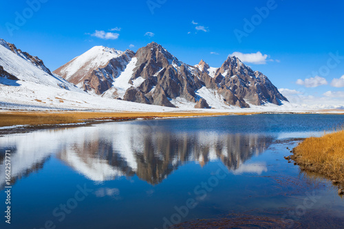 Rangkul lake and Pamir mountains near Murghab town, Tajikistan