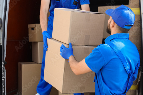 Male movers unloading car w...