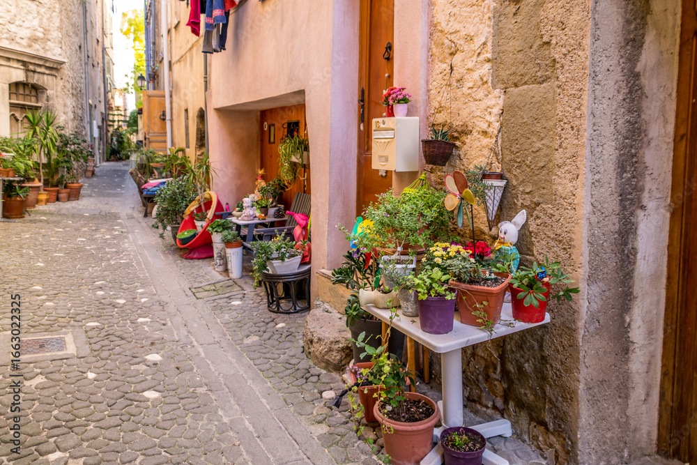 Fototapeta premium Biot, village médiéval des Alpes-Maritimes, proche de Nice et de cannes sur la côte d'azur. France. 