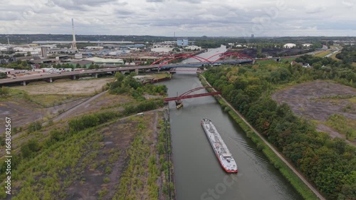 Transportschiff auf dem Rhein Herne Kanal im Ruhrgebiet
