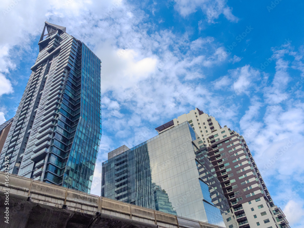 Fototapeta premium high rise towers building residential apartments and commercial buildings on Sukhumvit Rd Thong Lot and Ekkamai BKK Bangkok Thailand