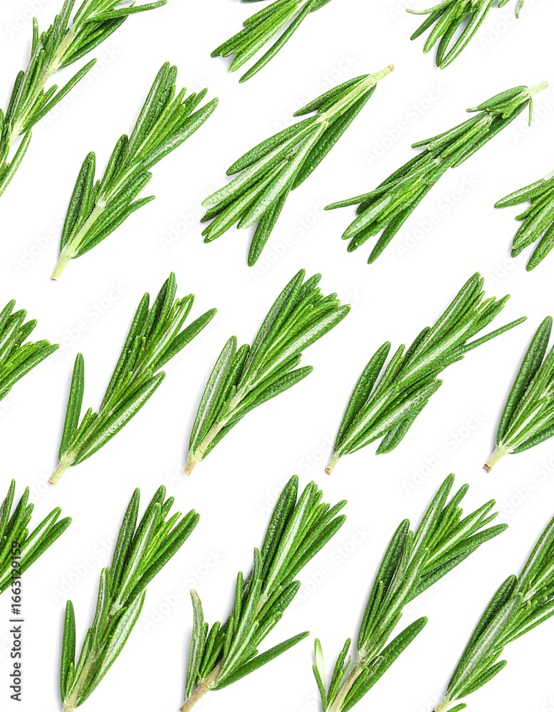 Obraz premium Fresh rosemary sprigs arranged in a pattern