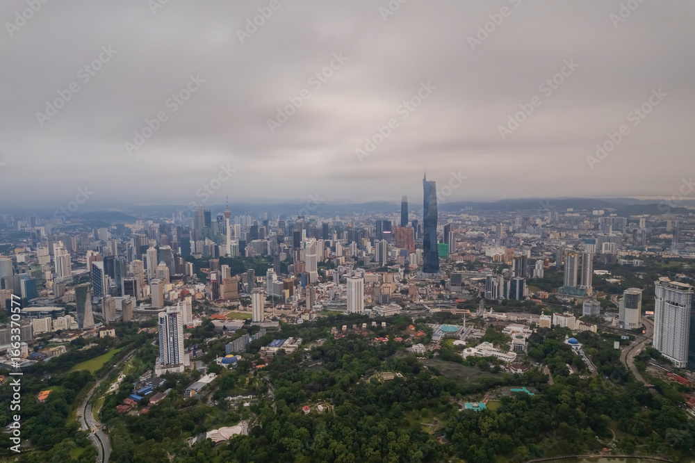 Obraz premium view of Kuala Lumpur's urban sprawl