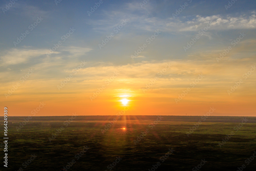Naklejka premium オーストラリア ノーザンテリトリーウビル(Ubirr)の岩山の頂上からの夕焼け