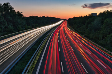 Papier peint photo Autoroute de nuit Autoroute au coucher de soleil estival  © Enrico Obergefäll