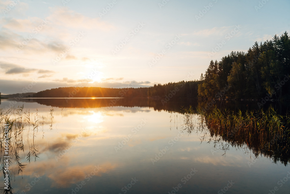 Obraz premium Sunset at a Lake