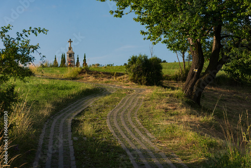 Fototapeta Naklejka Na Ścianę i Meble -  Beskid Sądecki - kapliczka przy szlaku