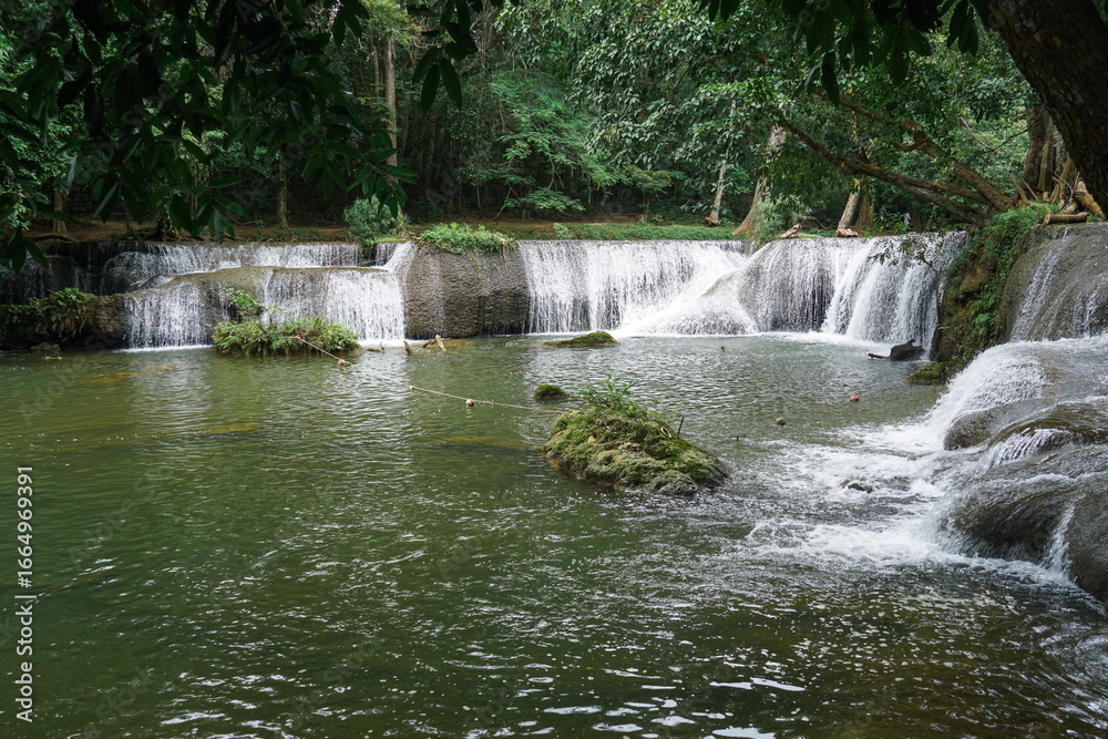Obraz premium Chet Sao Noi Waterfall National Park or Seven Little Girls waterfall, a seven tiers of small and beautiful waterfall in Namtok Chet Sao Noi National Park, Saraburi, Thailand.