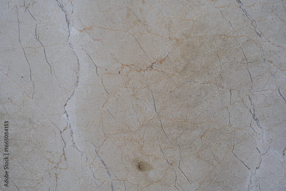 Naklejka premium Textura de mármol beige con vetas y grietas naturales