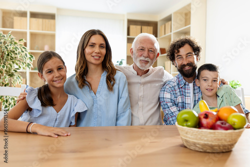 Canvas Print Family gathering in a cozy living room