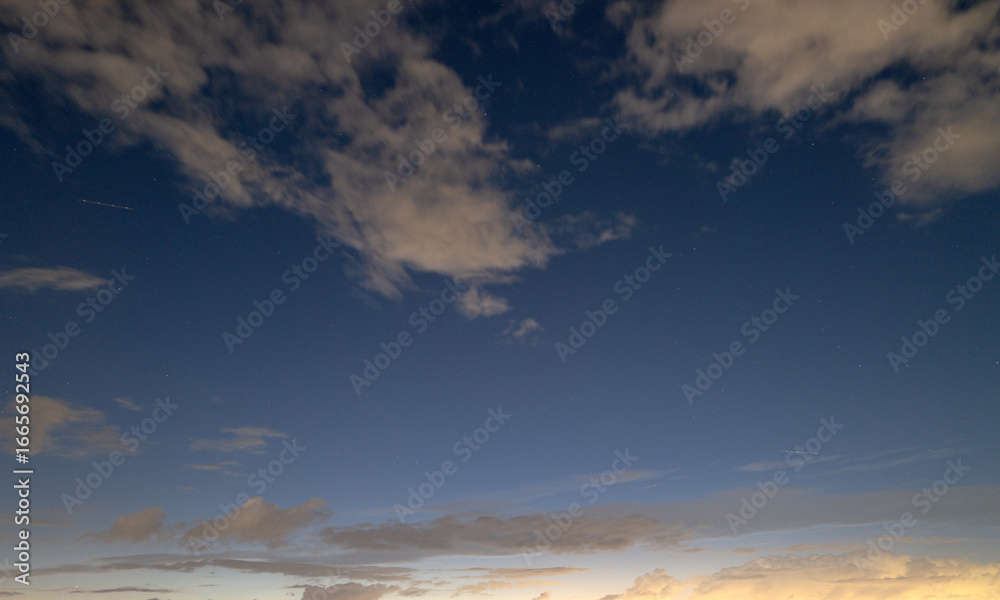 Obraz premium Sunrise Clouds background. Dramatic Clouds Sunset Background. Sky with clouds in Sunrise. Sunrise with clouds in various shapes background. Calm Cloud.