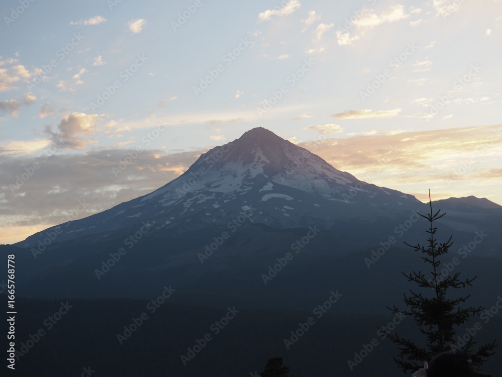 Naklejka premium Mt. Hood at Sunset
