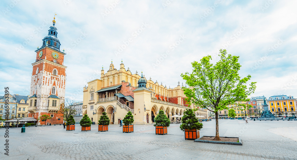 Obraz premium Main street Rynek Głowny in Krakow with square and church St. Mary's Basilica in Poland
