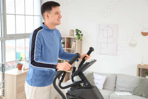 Sporty young man training o...