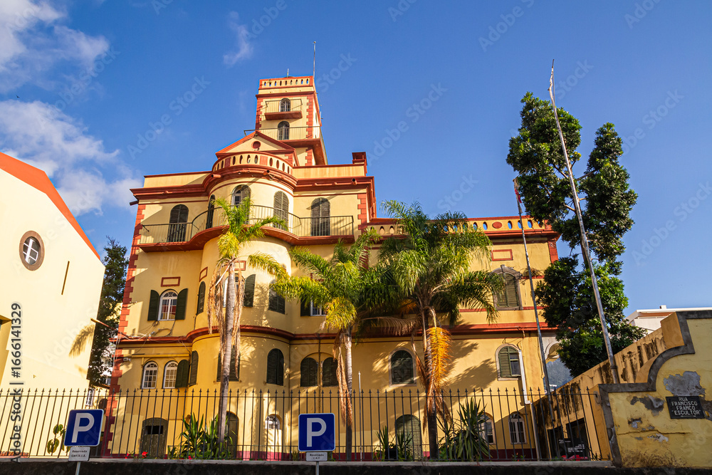 Naklejka premium Madeira Wine Institute Building in Funchal, Madeira Island | Instituto do Vinho da Madeira Building in Funchal, Madeira Island | Budynek Instytutu Wina Madery w Funchal na Maderze