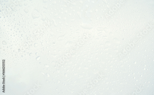 Fotografía Close up of water droplets on glass surface with soft pastel background