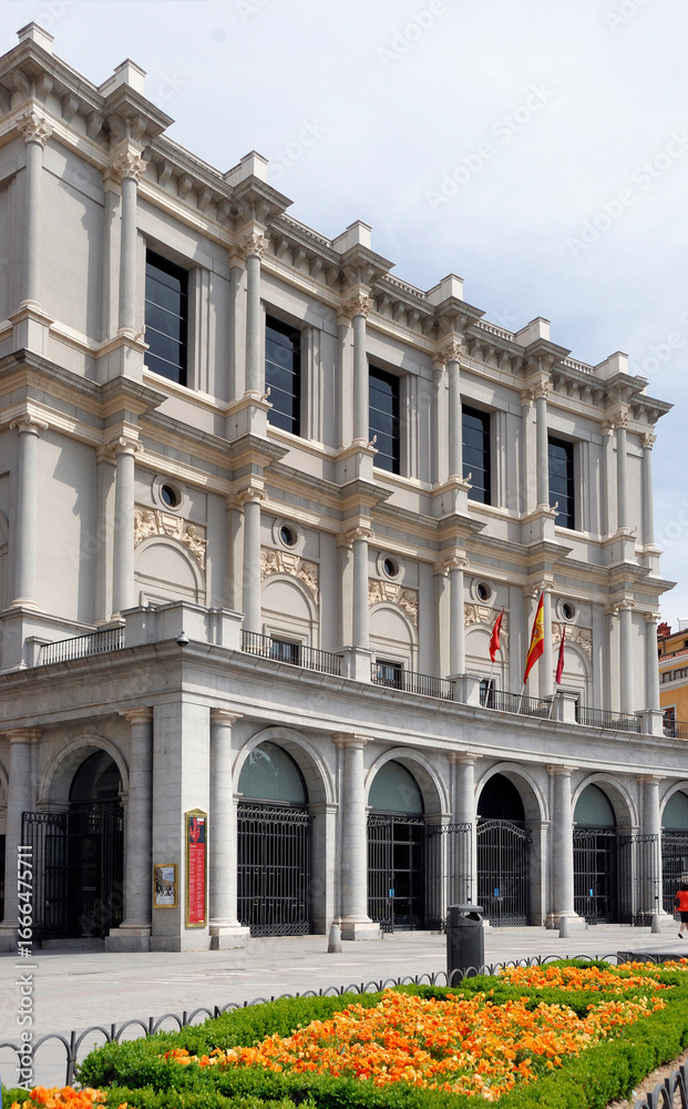 Fototapeta premium MADRID, SPAIN- MAY 08, 2009: Royal Theatre (Teatro Real) at Plaza de Oriente Square - Madrid, Spain