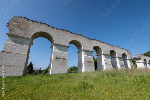Monument romain en France (arches)