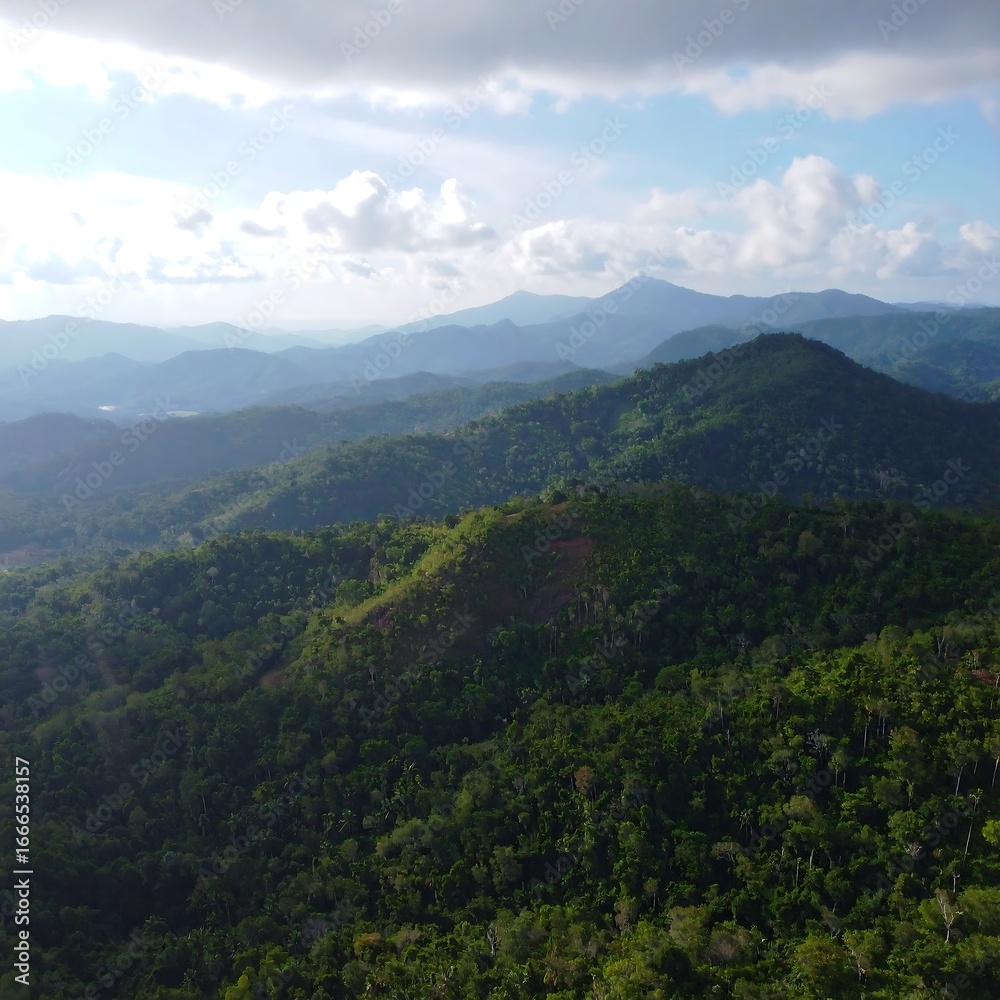Obraz premium Mountainous landscape, hazy view
