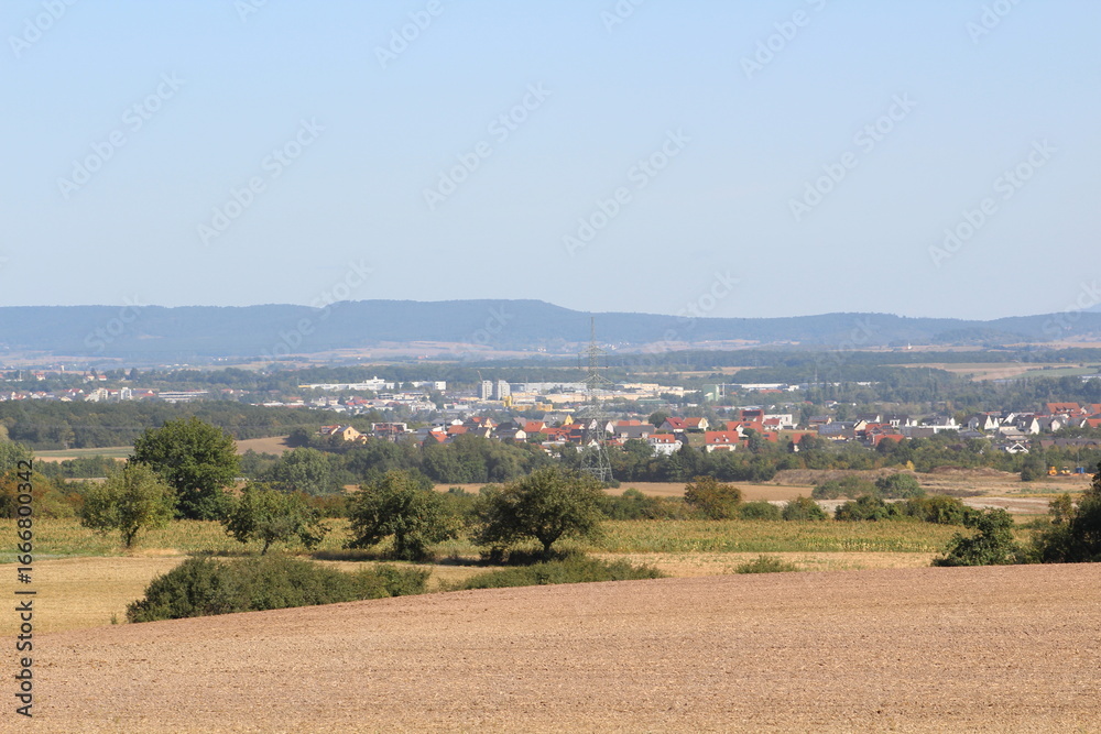 Fototapeta premium Eine Ortschaft in der Ferne