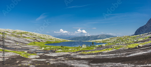 Granitplatte Verdensvaet bei Narvik in Nordland, Norwegen