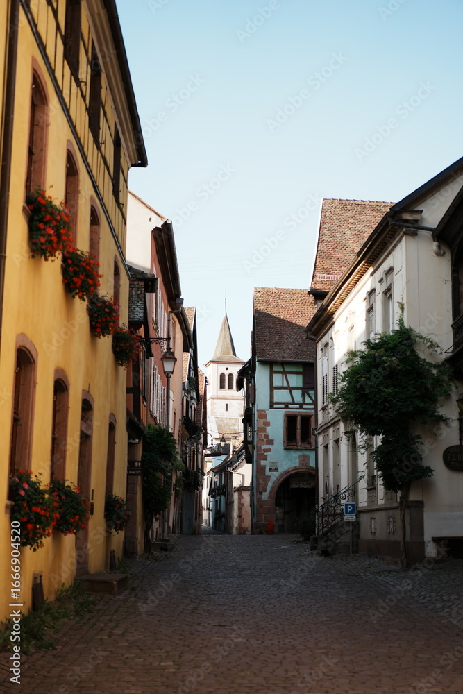 Obraz premium Riquewihr - maisons colorées en Alsace - France