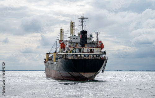 The bulk ship on spot-check